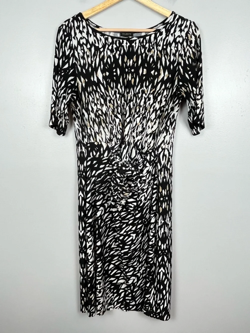 Talbots black beige & white tie detail stretchy poly spandex dress, size 10.